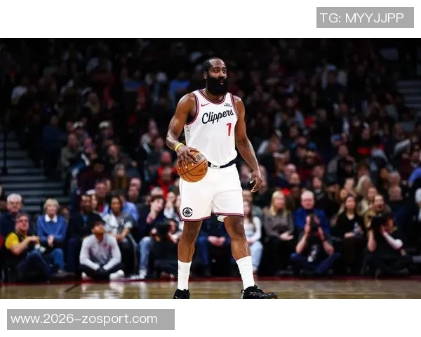 哈登半场表现低迷三分球失准球队外线哑火难以破局